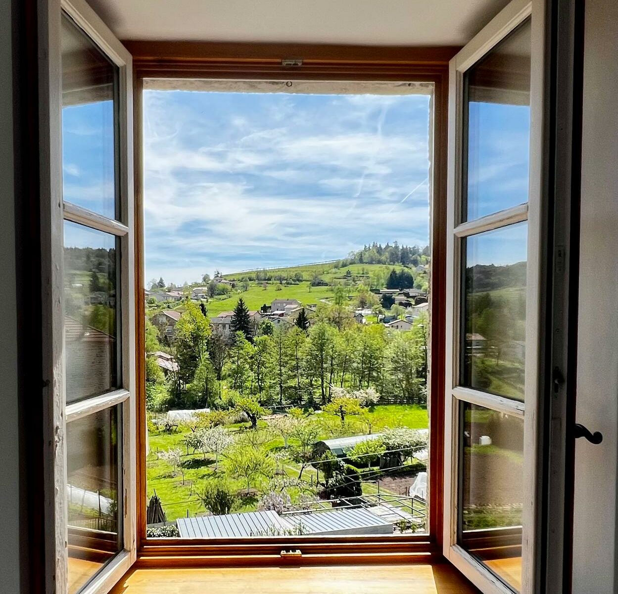 Dos_d-ane_restaurant_l-ane_tetu_gites_chambre_d-hotes_Ardeche_verte_Desaignes_village_medieval_citee_gastronomie_parc_naturel_monts_d-ardeche_randonnée_vélo_dolce-via_train_de_l-ardeche_village_de_caractère_relais_du_silence_déconnexion_balade_nature_terroir_location_vtt_electrique